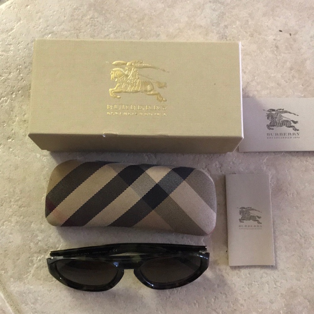 Auth. Burberry {Unisex} Sunglasses